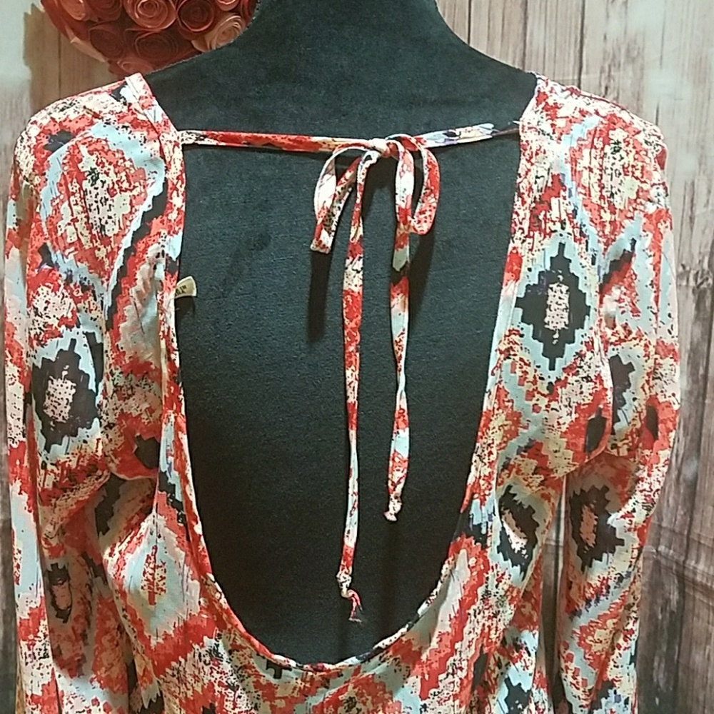 Liberty Love Long-sleeved Hi-lo Top - Picture 3 of 5